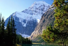 欧洲顶级联赛激烈竞争，巴塞罗那穆勒梅西领衔